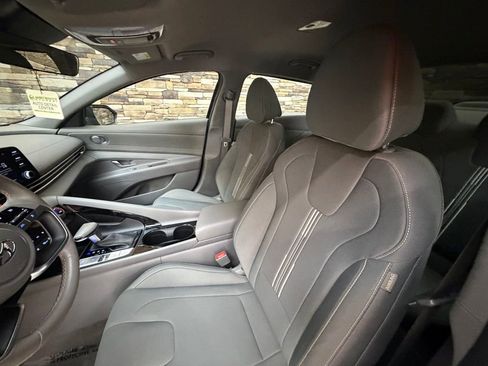 Used 2022 Hyundai Elantra SEL w/ Convenience Package image 12