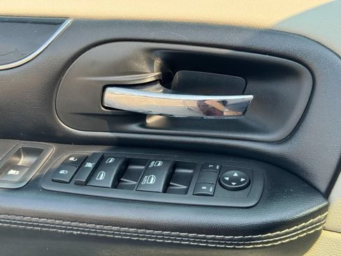 Used 2019 Dodge Grand Caravan SXT FWD image 21