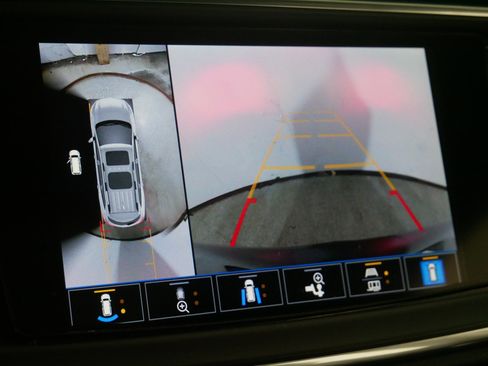 Used 2024 Buick Enclave Avenir w/ Avenir Technology Package AWD/4WD image 32