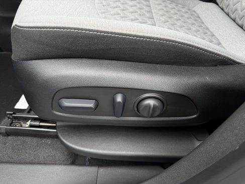 Used 2023 Chevrolet Equinox LT image 11