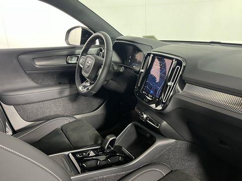 Used 2023 Volvo XC40 B5 Ultimate w/ Protection Package image 36