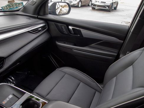 Used 2025 Buick Enclave Preferred image 14