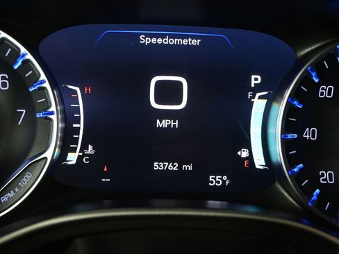 Used 2024 Chrysler Pacifica Touring-L FWD image 27