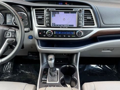 Used 2016 Toyota Highlander Limited Platinum AWD/4WD image 24