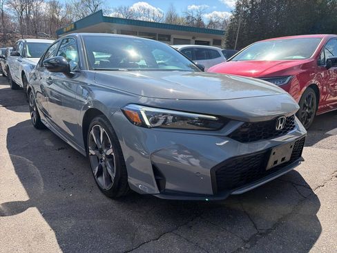 Used 2025 Honda Civic Sport Touring image 3