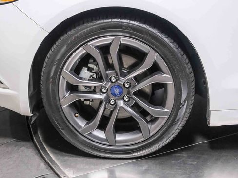 Used 2018 Ford Fusion SE w/ Equipment Group 201A image 10