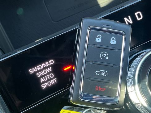 Used 2024 Jeep Grand Cherokee Limited w/ Luxury Tech Group II image 34