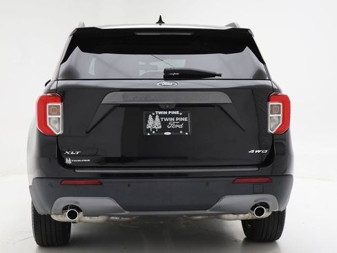 Used 2022 Ford Explorer XLT w/ Equipment Group 202A image 9