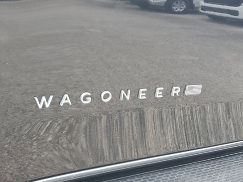 Used 2023 Jeep Wagoneer L Series II AWD/4WD image 5