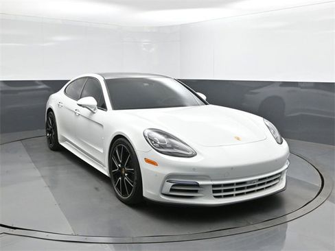 Used 2018 Porsche Panamera 4S image 22