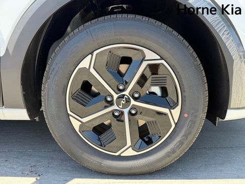 New 2026 Kia Niro LX FWD image 8