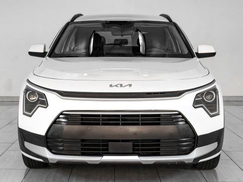 Used 2024 Kia Niro EX FWD image 3
