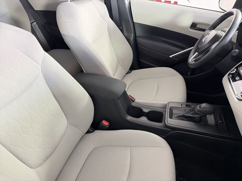 Used 2026 Toyota Corolla Cross LE FWD image 24