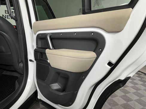 Used 2024 Land Rover Defender 110 X-Dynamic SE image 21