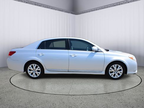 Used 2011 Toyota Avalon FWD image 9