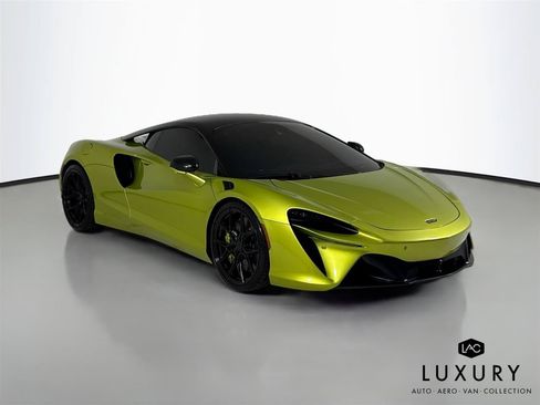 Used 2023 McLaren Artura RWD image 3