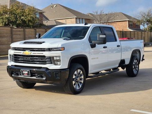 Used 2025 Chevrolet Silverado 2500 Custom w/ Custom Value Package image 10