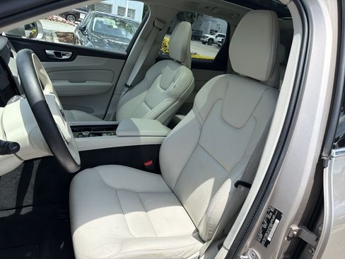 Certified 2023 Volvo XC60 B5 Plus AWD/4WD image 16