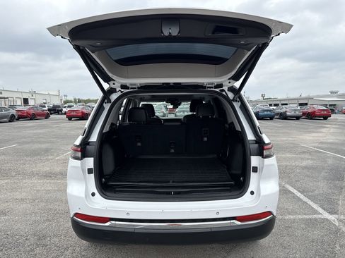 Used 2022 Jeep Grand Cherokee Limited image 21