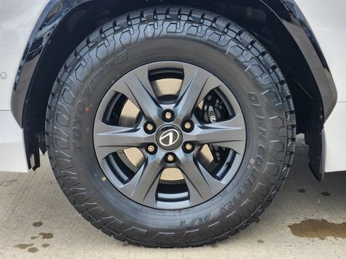 New 2025 Lexus LX 700h Overtrail image 11