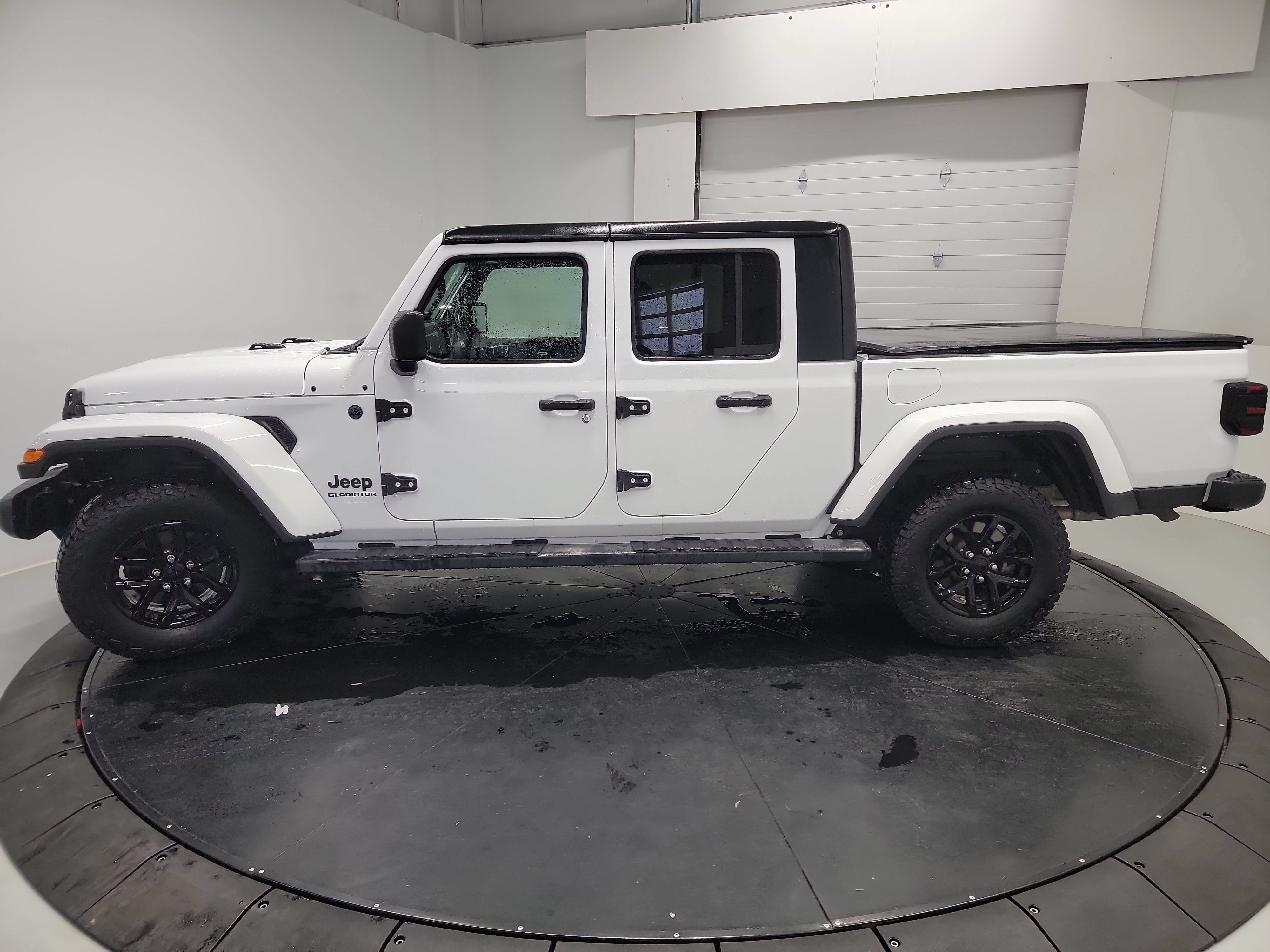 Used 2022 Jeep Gladiator Sport AWD/4WD image 4