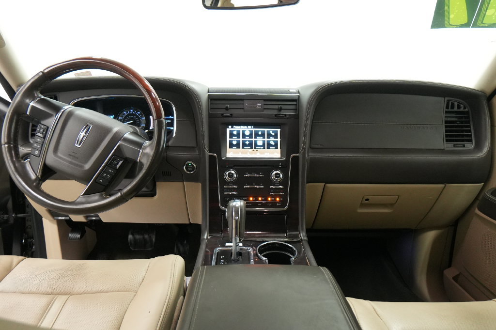 Used 2017 Lincoln Navigator Reserve AWD/4WD image 32