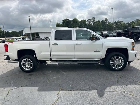 Used 2019 Chevrolet Silverado 2500 High Country w/ Duramax Plus Package AWD/4WD image 5