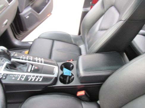 Used 2018 Porsche Macan Turbo image 88