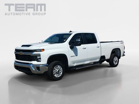 Used 2024 Chevrolet Silverado 2500 LT image 3