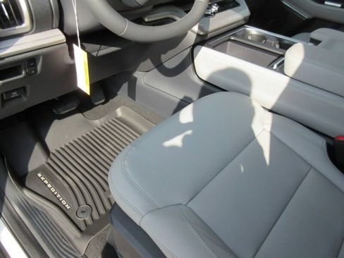 New 2026 Ford Expedition Active image 16