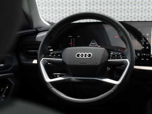 Certified 2025 Audi Q5 Premium w/ Convenience Package AWD/4WD image 9