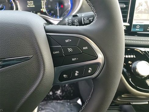 New 2026 Chrysler Pacifica Select image 28