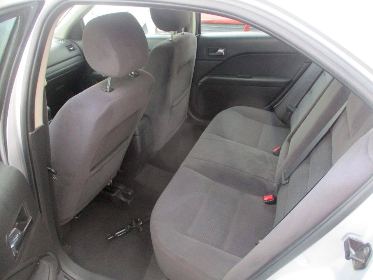 Used 2006 Ford Fusion SE FWD image 9