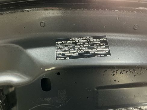 Used 2025 Mercedes-Benz GLC 350e 4MATIC image 24