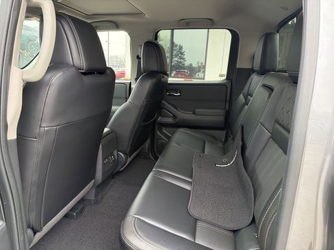 Used 2024 Nissan Frontier SL w/ Technology Package image 5