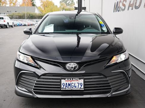 Used 2021 Toyota Camry LE image 2