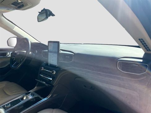 Used 2020 Ford Explorer Platinum w/ Premium Technology Package image 32