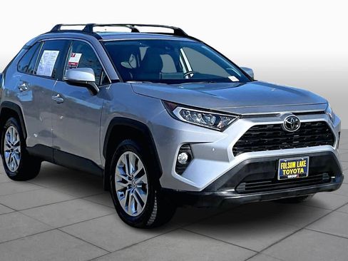 Used 2020 Toyota RAV4 XLE Premium image 2