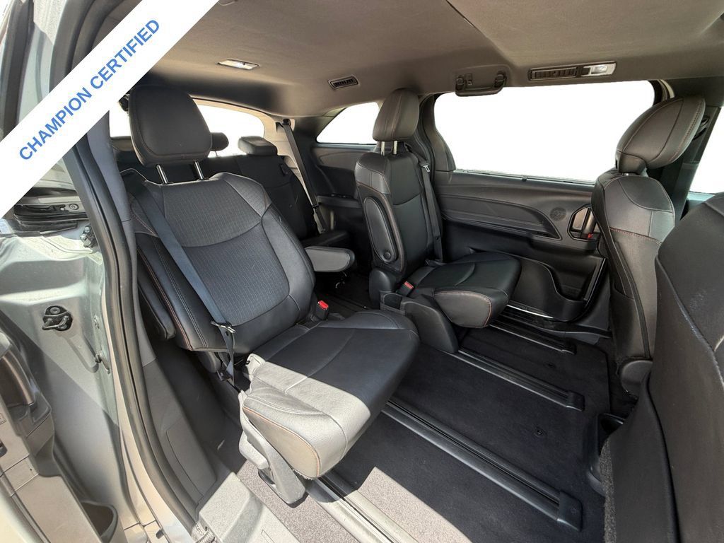 Used 2023 Toyota Sienna XSE FWD image 17