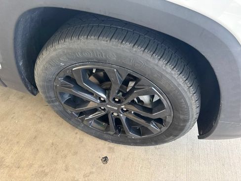 Used 2020 GMC Terrain SLE w/ Driver Convenience Package FWD image 4