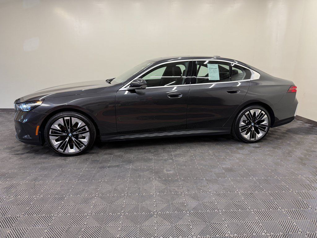Used 2024 BMW 540i xDrive AWD/4WD image 3