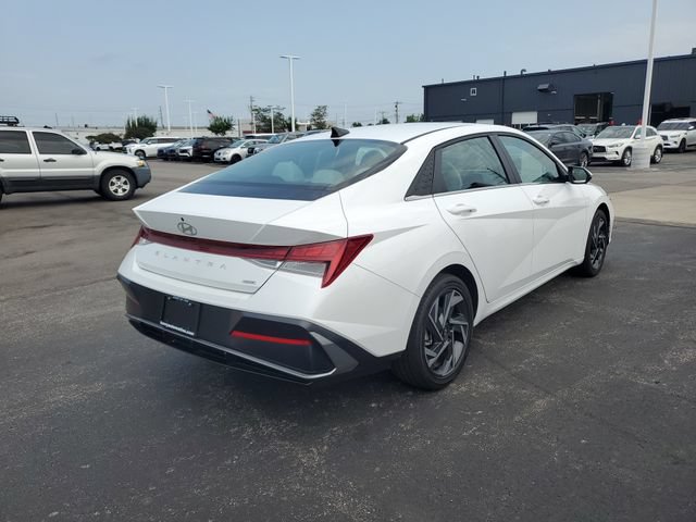 Certified 2025 Hyundai Elantra Limited FWD image 4