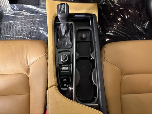 Used 2019 Volvo XC90 T6 Momentum w/ Protection Package AWD/4WD image 21