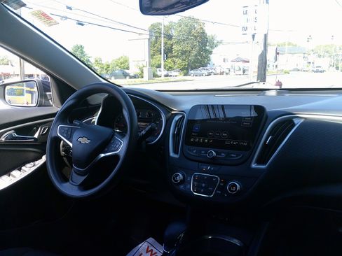 Used 2022 Chevrolet Malibu LT image 25