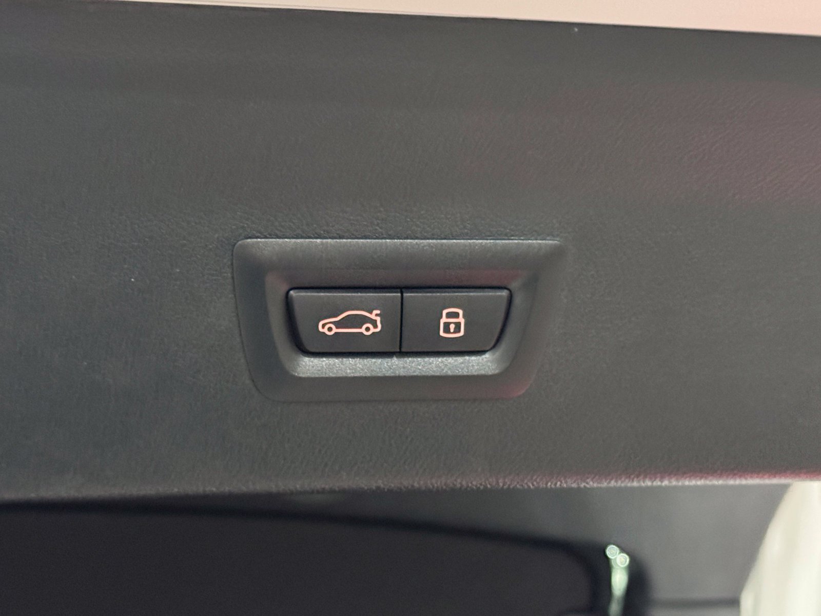 Used 2025 BMW X4 xDrive30i AWD/4WD image 13