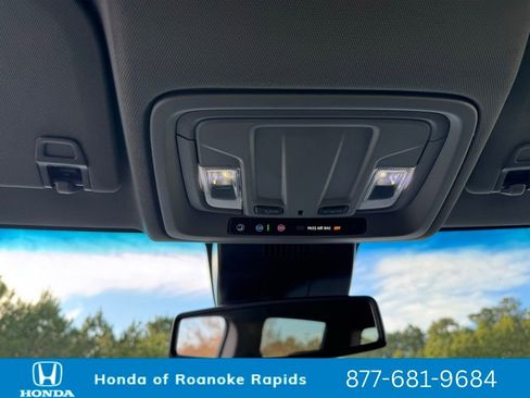 Used 2025 GMC Sierra 1500 SLT image 32