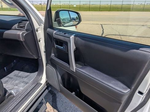 Used 2022 Toyota 4Runner SR5 Premium w/ Moonroof Package AWD/4WD image 4