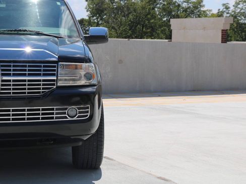 Used 2014 Lincoln Navigator 2WD image 43