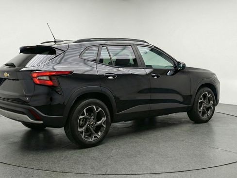 Used 2025 Chevrolet Trax LT image 9