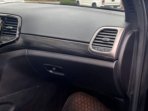 Used 2020 Jeep Grand Cherokee Altitude image 18